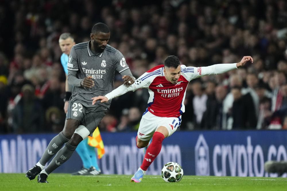 内马尔晒与维尼修斯等巴西国脚合照：很高兴见到你们.